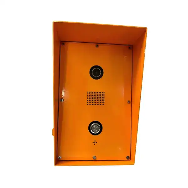 Cámara de intercomunicación VoIP resistente a la intemperie con lente y micrófono, diseñada para la comunicación y seguridad en estaciones de tren. Sistema de intercomunicación exterior duradero para un acceso fiable a la estación.