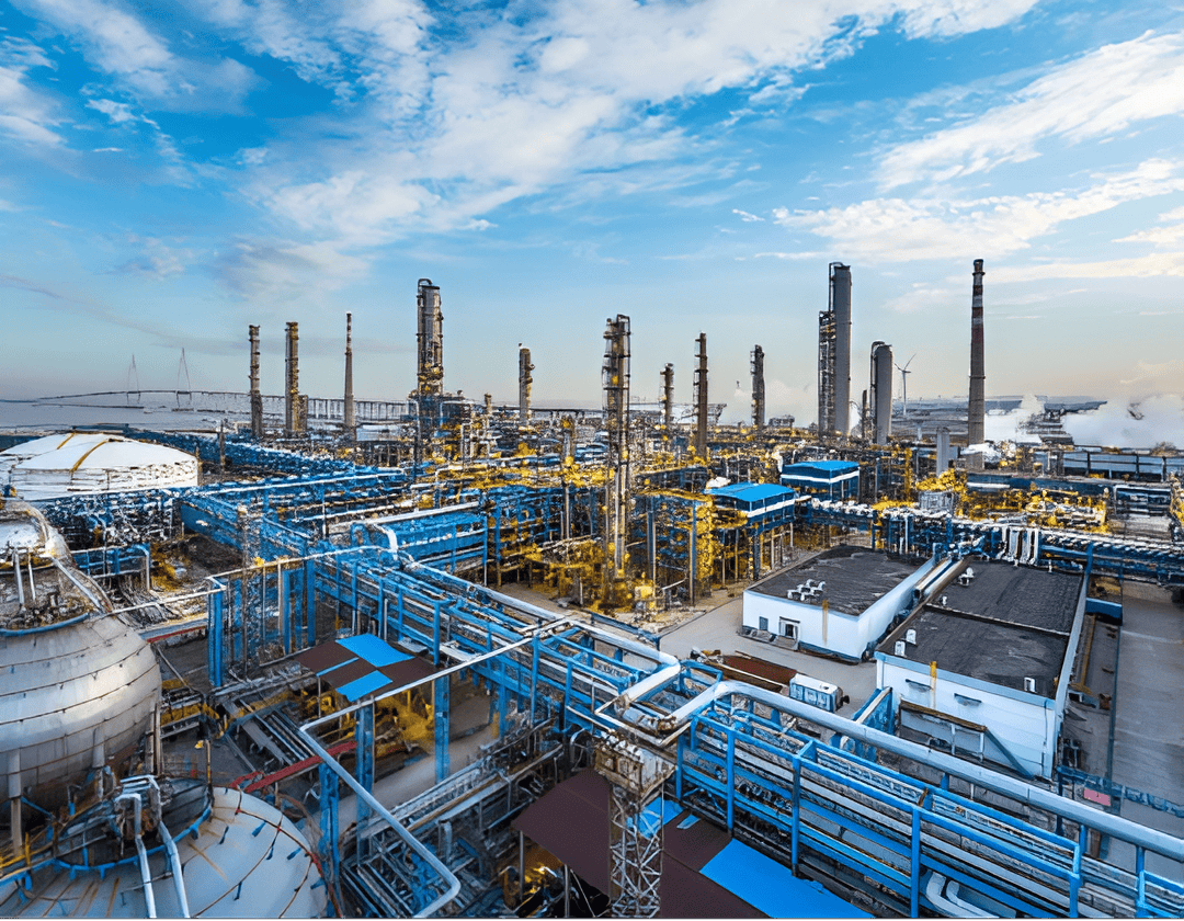 Refinery industrial plant with pipelines and processing units for oil production and refining.
